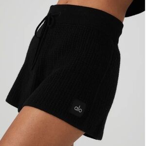 NEW ALO YOGA CASHMERE HIGH-WAIST PLUSH WAFFLE SHORT, Size XS. Never worn.